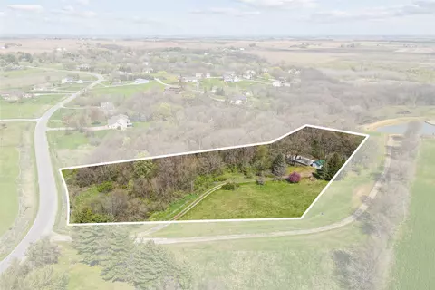 2295 Dakota Dr, Pella, IA 50219