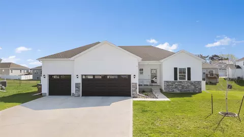 2619 Spring Ct SE, Altoona, IA 50009
