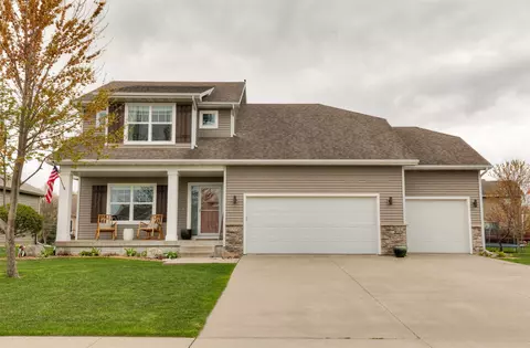 1376 E Pine Ridge Dr, Polk City, IA 50226
