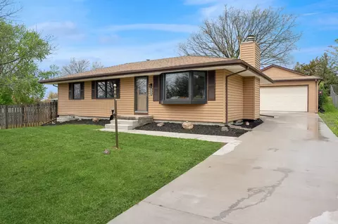 6750 NW 53rd St, Johnston, IA 50131