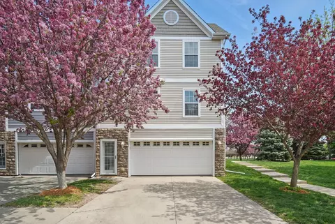321 NE Kingwood Dr, Waukee, IA 50263