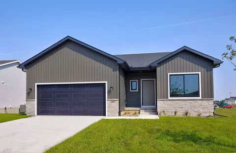 615 NW Compass Ave, Waukee, IA 50263