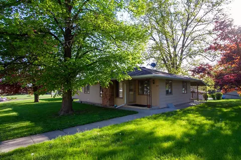 613 N Monroe St, Monroe, IA 50170