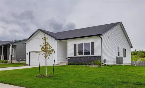 5538 167th St, Urbandale, IA 50323