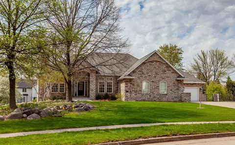 12917 Timberline Dr, Urbandale, IA 50323