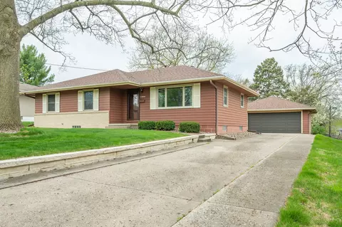 3908 75th St, Urbandale, IA 50322
