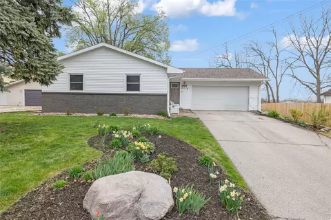 3717 E 28th St, Des Moines, IA 50317