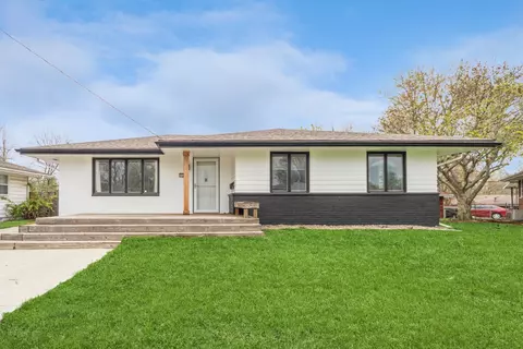 2534 Mansfield Dr, Des Moines, IA 50317