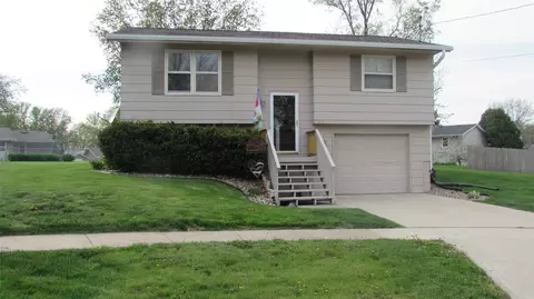 1410 N Depot St, Knoxville, IA 50138