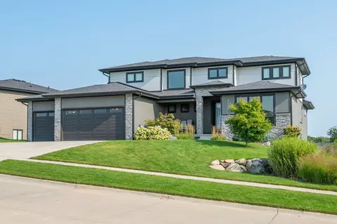 735 Belmont Blvd, Waukee, IA 50263