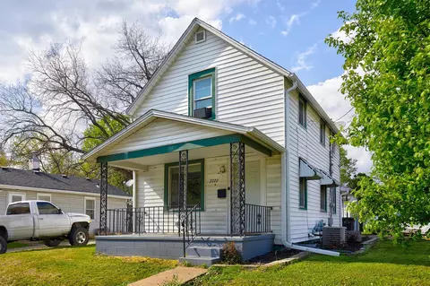 2722 Maple St, Des Moines, IA 50317