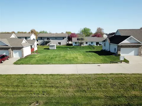 726 SE Ponds Edge Ln, Ankeny, IA 50021