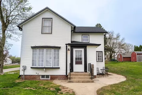 323 1st St, Kellogg, IA 50135