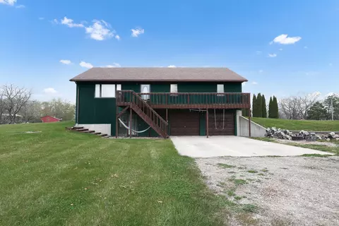 102 Amsterdam Dr, Pella, IA 50219