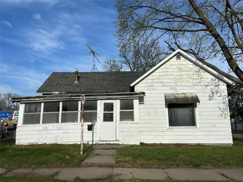 1323 5th St, Perry, IA 50220