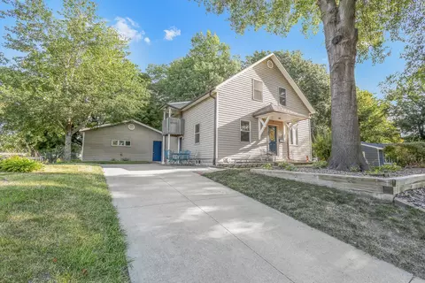 1112 Liberty St, Pella, IA 50219