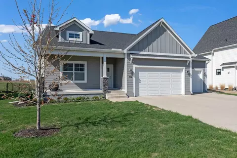 402 NW Reinhart Dr, Ankeny, IA 50023