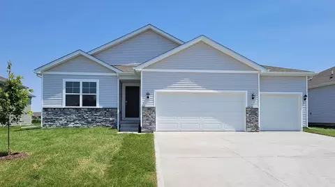 5601 152nd St, Urbandale, IA 50323