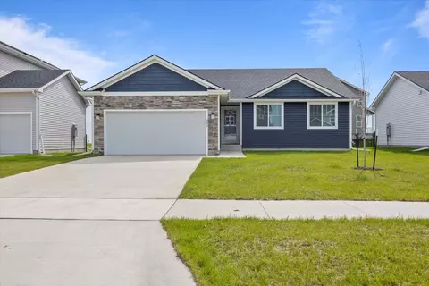 305 NE Country Meadow Dr, Ankeny, IA 50021