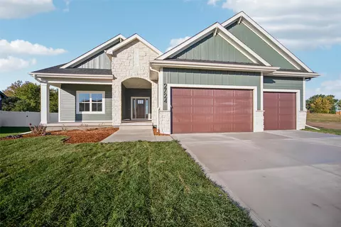 2724 NW Cedarwood Dr, Ankeny, IA 50023