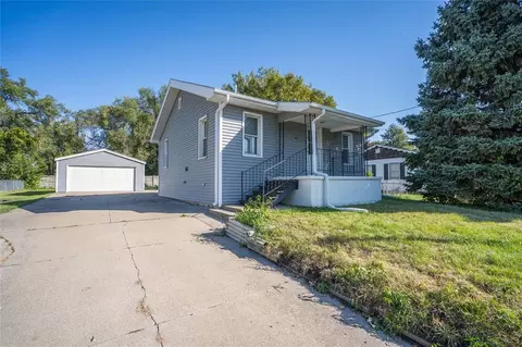2346 Hull Ave, Des Moines, IA 50317