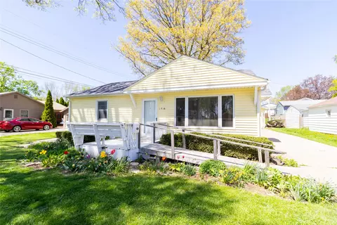 1716 N 2nd Ave E, Newton, IA 50208