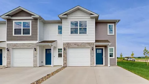 5730 155th Pl, Urbandale, IA 50322