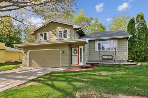 1220 E Franklin Ave, Indianola, IA 50125