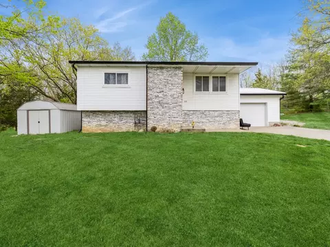 520 Lakeview Dr, Lamoni, IA 50140
