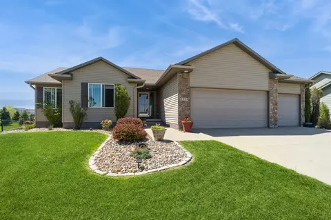 1310 91st St, West Des Moines, IA 50266