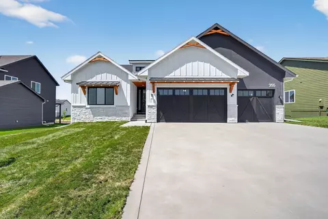 355 NW Red Oak Dr, Waukee, IA 50263