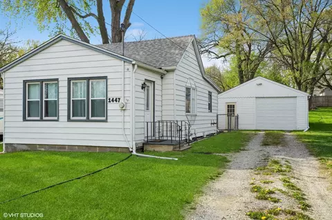 1447 E Glenwood Dr, Des Moines, IA 50320