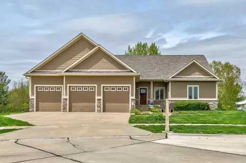 4124 141st St, Urbandale, IA 50323