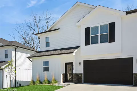 910 Ledgestone Ct, Polk City, IA 50226