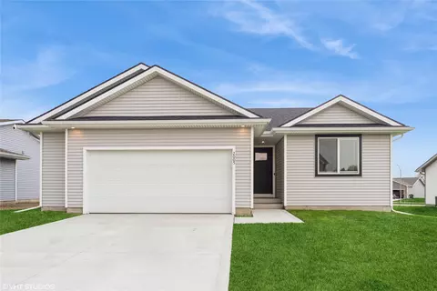 2005 White Oak Ln, Granger, IA 50109