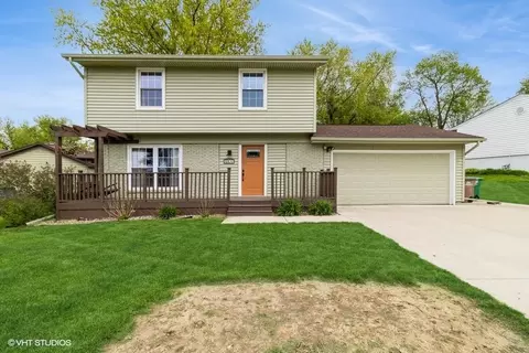 8809 Woodmayr Cir, Norwalk, IA 50211