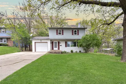 2517 Madison Ave, Des Moines, IA 50310