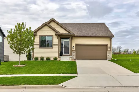 2800 SE Bluestem Dr, Waukee, IA 50263