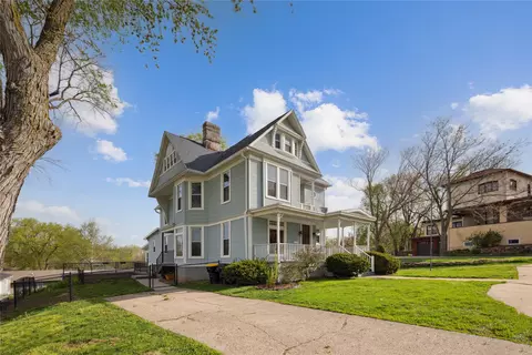 218 E Howard St, Colfax, IA 50054