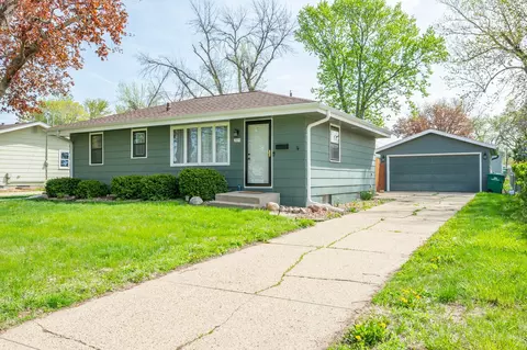 201 SW Sharmin Dr, Ankeny, IA 50023