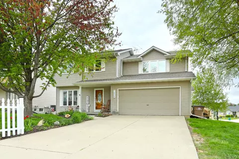 1404 E 18th St, Norwalk, IA 50211