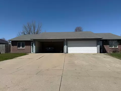 742 S 17th Ave, Newton, IA 50208