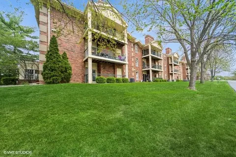 4900 Pleasant St #16, West Des Moines, IA 50266