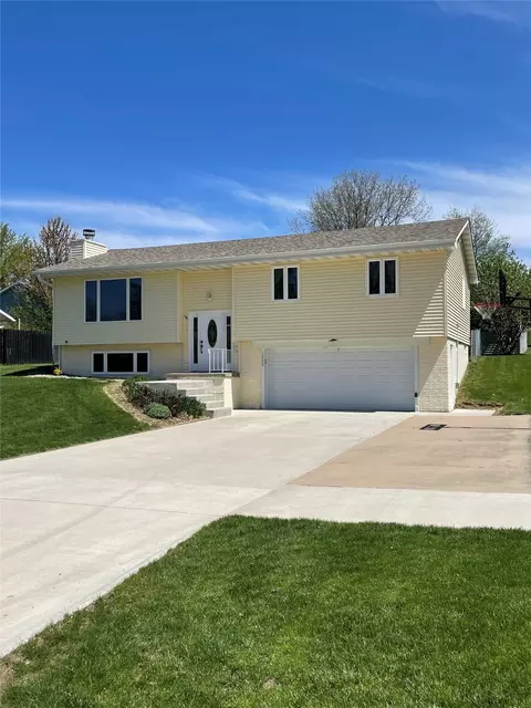 1928 Spencer St, Grinnell, IA 50112