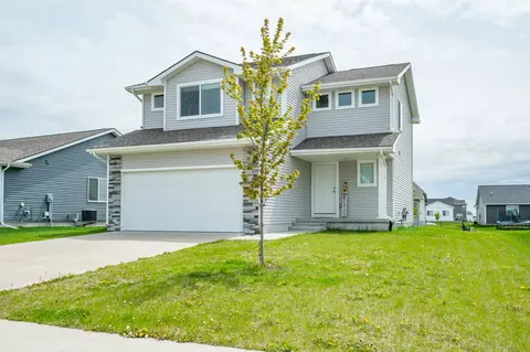1080 Locust St, Waukee, IA 50263