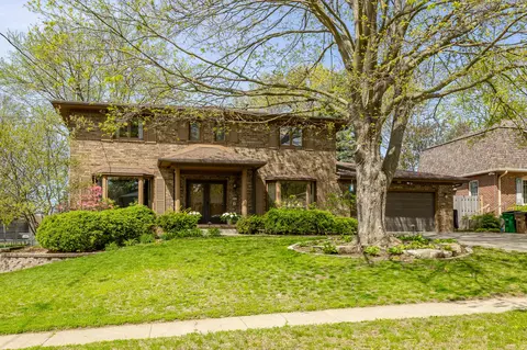 2012 69th St, Windsor Heights, IA 50324