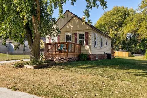 3812 E 8th St, Des Moines, IA 50313