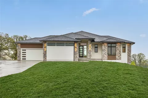 26876 Acorn Ridge Dr, Adel, IA 50003