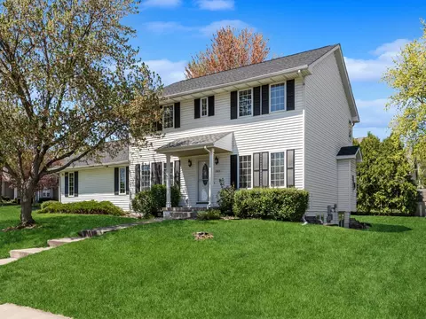 7183 Dakota Dr, West Des Moines, IA 50266