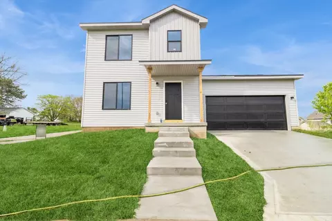 490 Commons Dr, Carlisle, IA 50047
